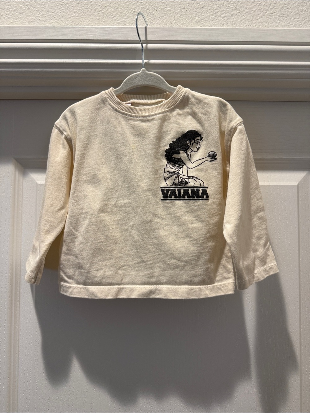 Zara Cream Long-Sleeve Moana/Viana Graphic Top (see the back)